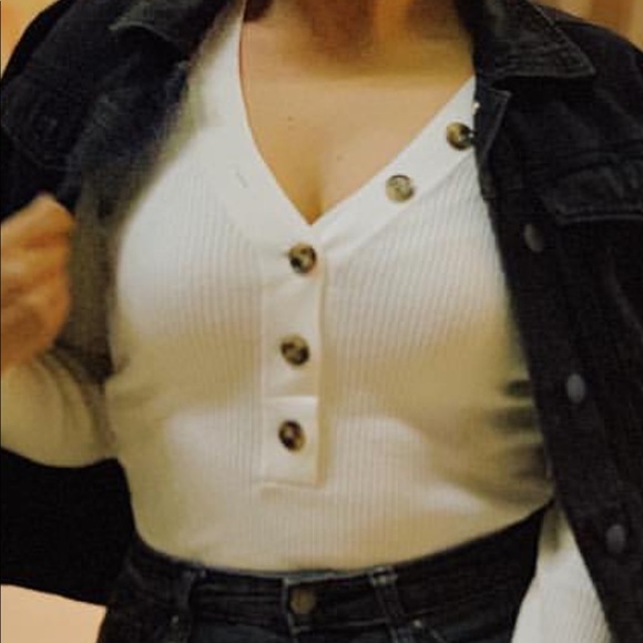 Ivory V cut long sleeve with Buttons - Picture 1 of 1